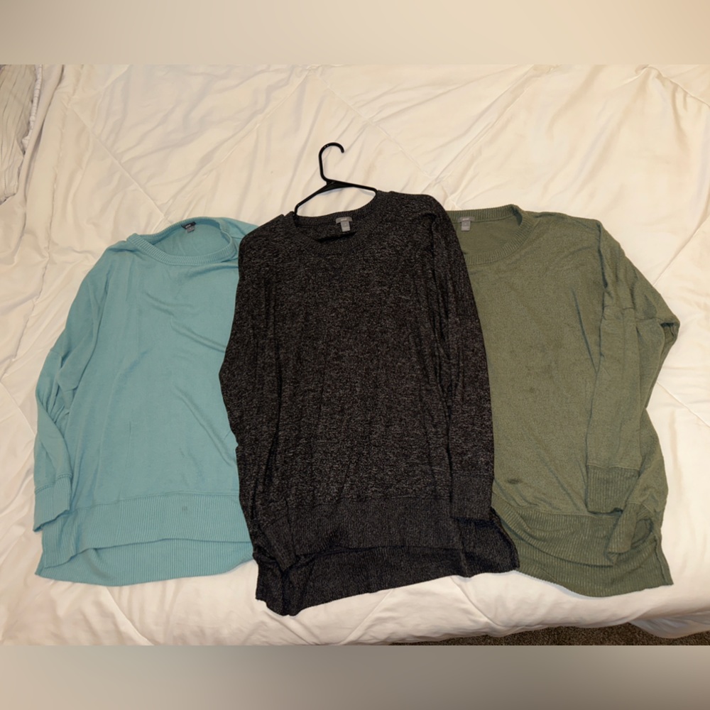 AERIE PLUSH HOMETOWN
SWEATSHIRT, bundle of 3, all size medium